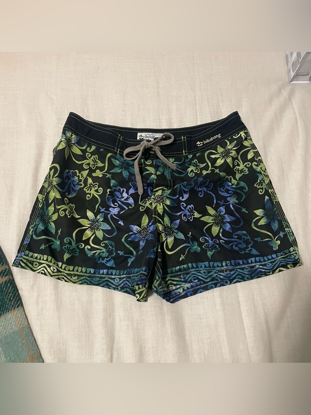 Vintage 90s Y2K Billabong Mini Board Shorts Size 5 Floral Print Beach Trunks USA